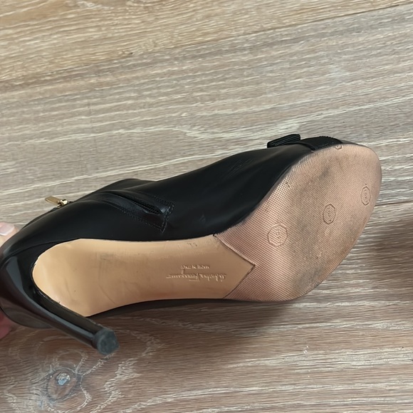 Black Ferragamo boots with gold bow detail size 10B. - Picture 5 of 8